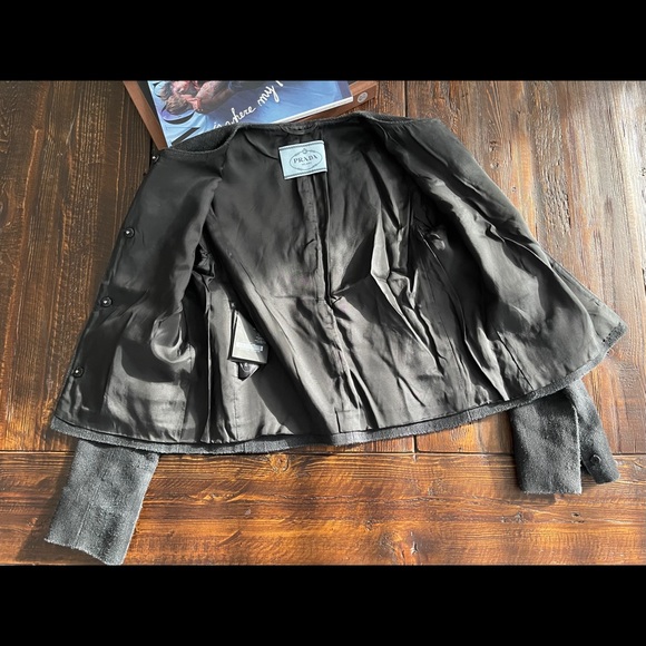 🌷Sale🌷Authentic Prada Silk Jacket - Picture 3 of 10